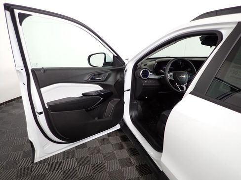 New 2026 Chevrolet Trax LT w/ LT Convenience Package image 15