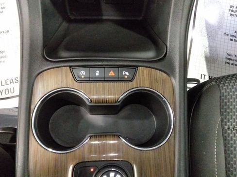 Used 2023 GMC Acadia SLE w/ Elevation Edition image 19