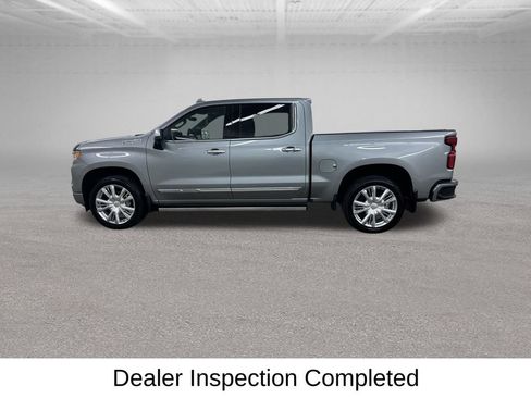 Used 2025 Chevrolet Silverado 1500 High Country w/ High Country Premium Package AWD/4WD image 8