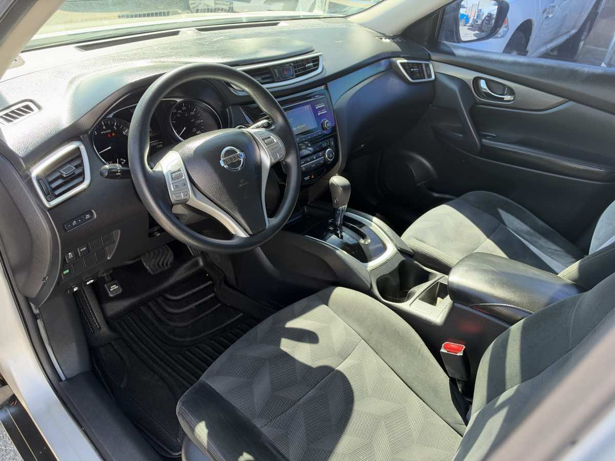 Used 2016 Nissan Rogue SV FWD image 10