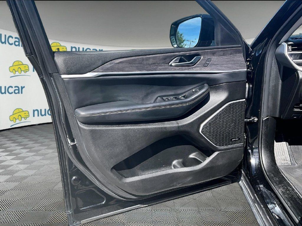 Used 2023 Jeep Grand Cherokee 4WD 4xe image 9