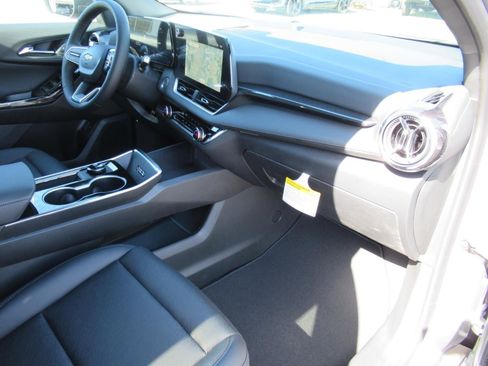 New 2026 Chevrolet Equinox LT image 11