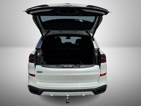 Used 2022 BMW X5 M50i w/ Executive Package image 8