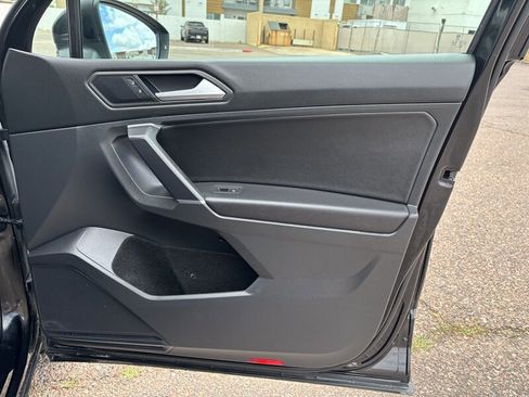 Used 2020 Volkswagen Tiguan SE image 27