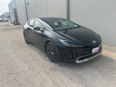 Used 2026 Toyota Prius Plug-In Hybrid FWD image 15
