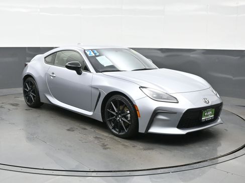 Used 2023 Toyota GR86 Premium w/ ALL Weather Mat Package (TMS) image 8