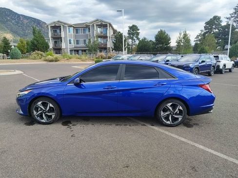 Used 2023 Hyundai Elantra Limited w/ Preferred Accessory Package FWD image 4