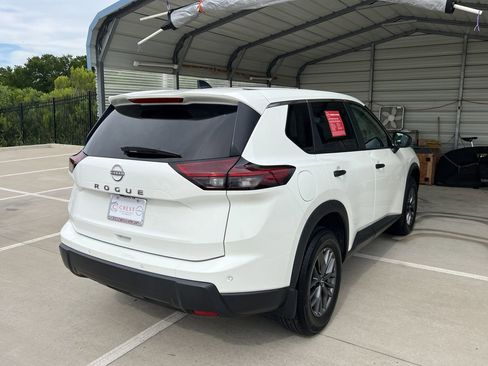 Certified 2024 Nissan Rogue S FWD image 3