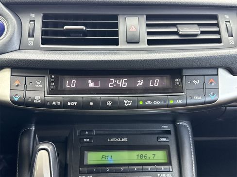 Used 2015 Lexus CT 200h image 27