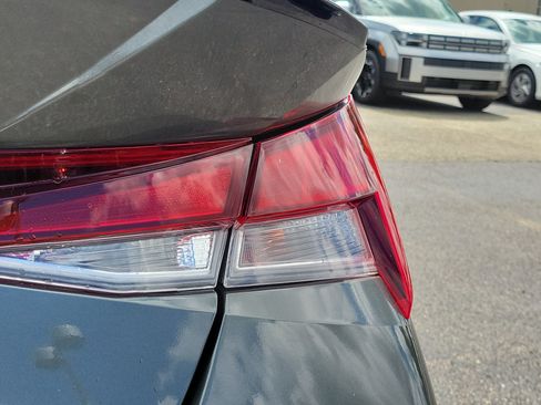 Used 2025 Hyundai Elantra Sport FWD image 6