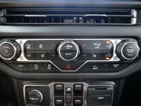 Used 2024 Jeep Gladiator Sport w/ Premium Package image 46