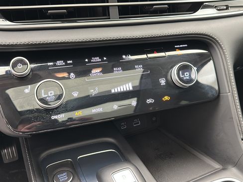 Used 2024 INFINITI QX60 Luxe AWD/4WD image 19