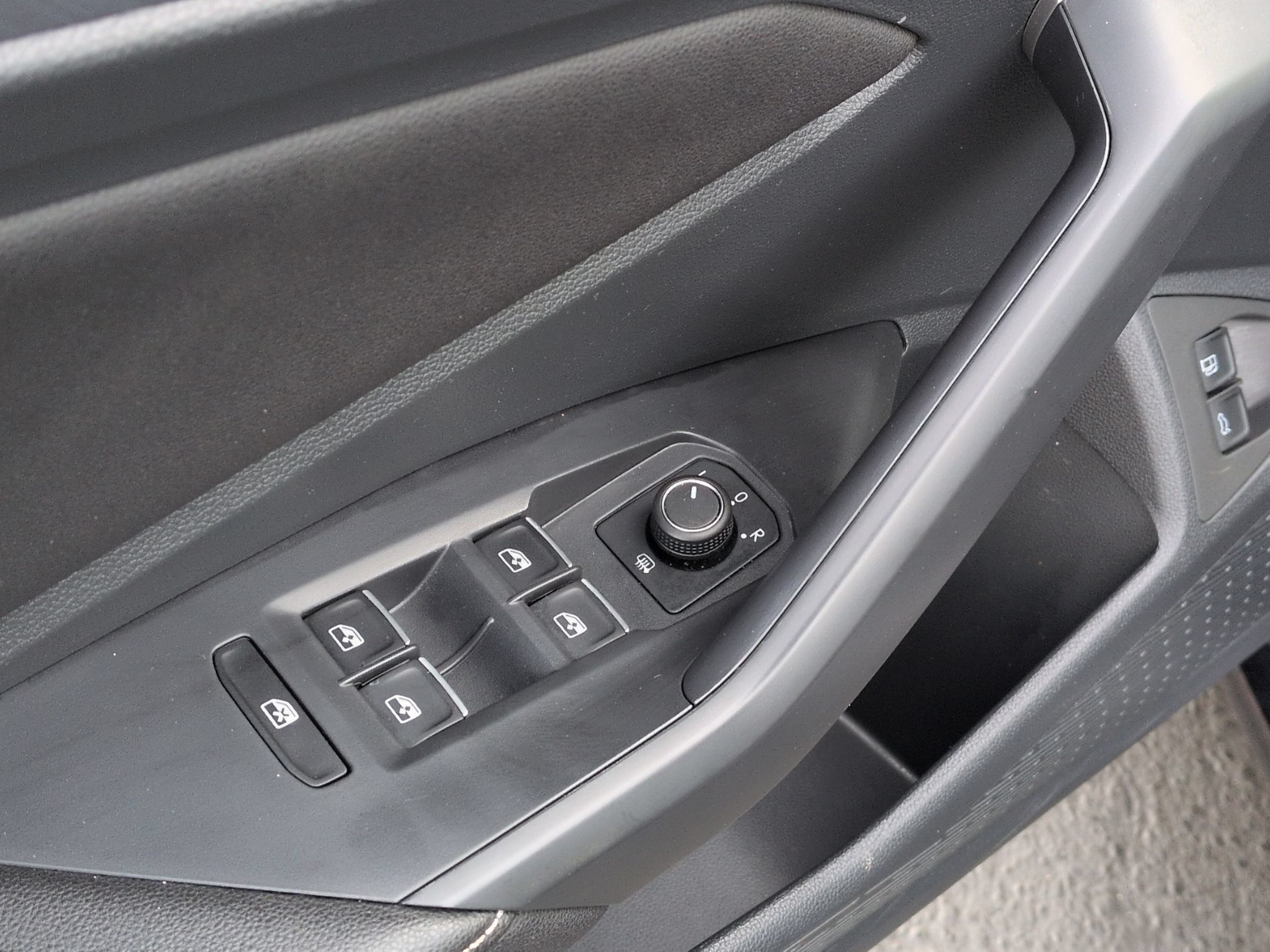 Used 2024 Volkswagen Jetta SE FWD image 14