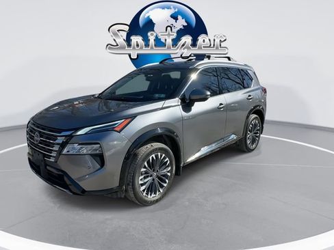 Used 2026 Nissan Rogue Platinum w/ Platinum Premium Package image 4