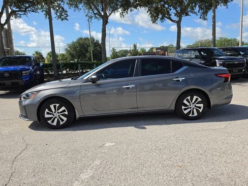 Certified 2025 Nissan Altima 2.5 S FWD image 4