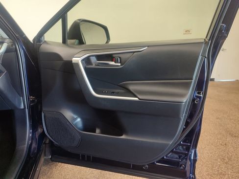 Used 2019 Toyota RAV4 XLE Premium w/ Cold Weather Package AWD/4WD image 15