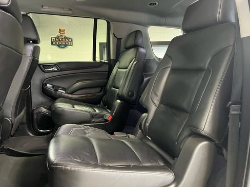 Used 2020 Chevrolet Suburban LT image 20