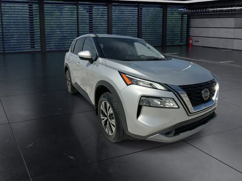 Used 2021 Nissan Rogue SV FWD image 2