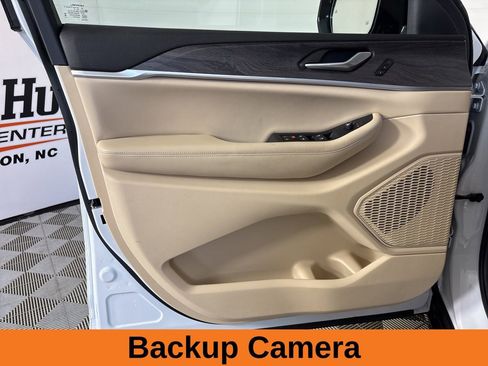 Used 2024 Jeep Grand Cherokee L Limited w/ Luxury Tech Group II image 8