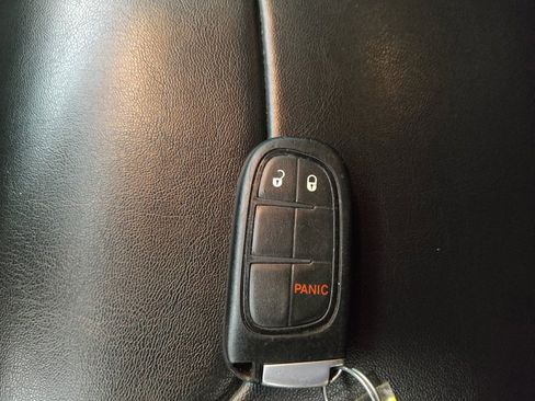 Used 2019 Jeep Cherokee Latitude Plus AWD/4WD image 32