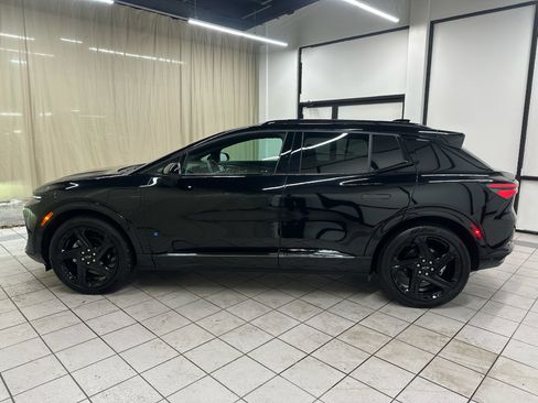 Used 2024 Chevrolet Equinox EV RS FWD image 9
