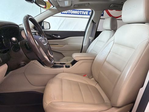 Used 2019 GMC Acadia Denali w/ Technology Package FWD image 12