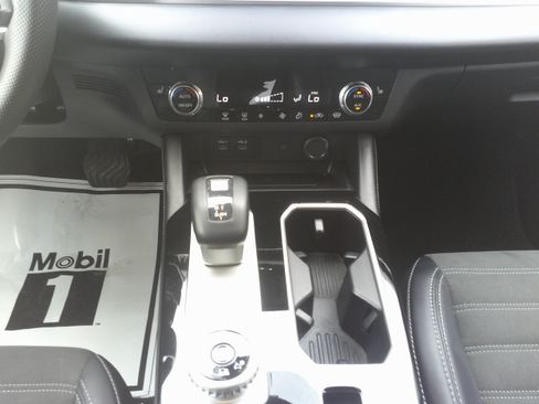 Used 2025 Mitsubishi Outlander SE AWD/4WD image 29