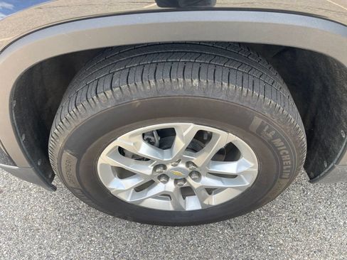 Used 2021 Chevrolet Traverse LT FWD image 22