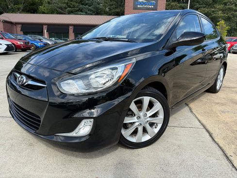 Used 2012 Hyundai Accent GLS w/ Premium Pkg 3 FWD image 1