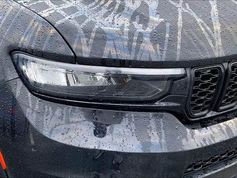 Used 2023 Jeep Grand Cherokee L Laredo image 27