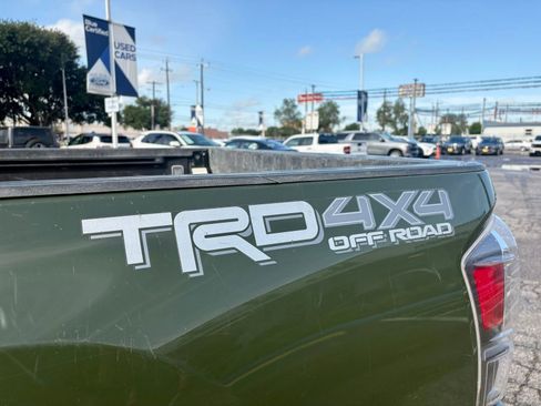 Used 2021 Toyota Tacoma TRD Off-Road w/ Technology Package AWD/4WD image 11