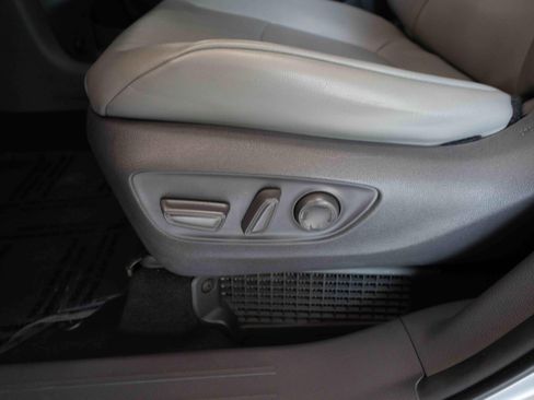 Used 2021 Toyota Sienna XLE AWD/4WD image 12