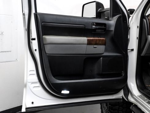 Used 2010 Toyota Tundra 4x4 CrewMax image 43