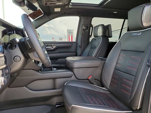 Used 2025 GMC Yukon XL AT4 Ultimate w/ LPO, Floor Liner Package AWD/4WD image 23