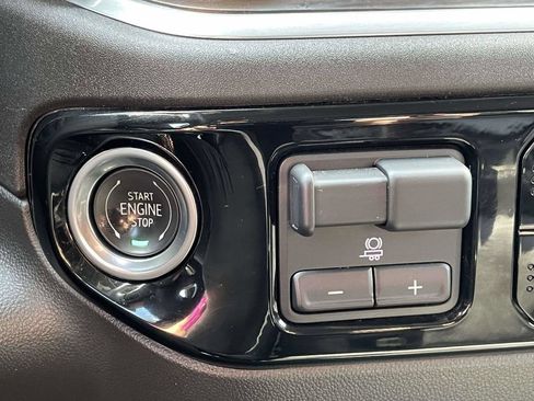 Used 2025 GMC Sierra 1500 SLT RWD image 18