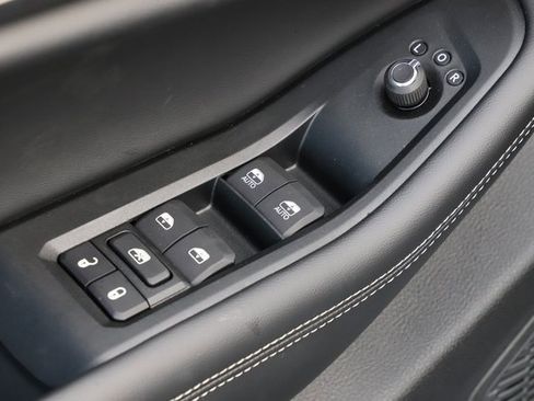 New 2025 Jeep Grand Cherokee Altitude image 15