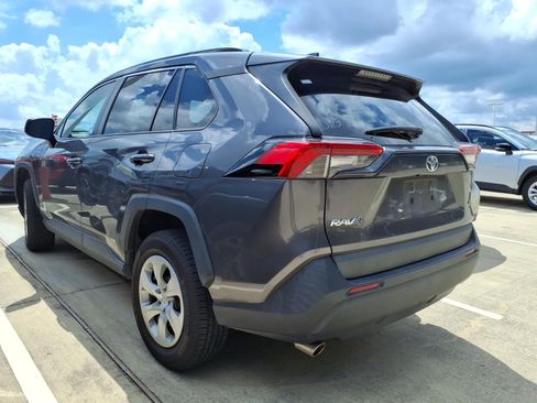 Used 2021 Toyota RAV4 LE FWD image 2