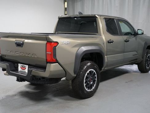 Certified 2025 Toyota Tacoma TRD Off-Road AWD/4WD image 8