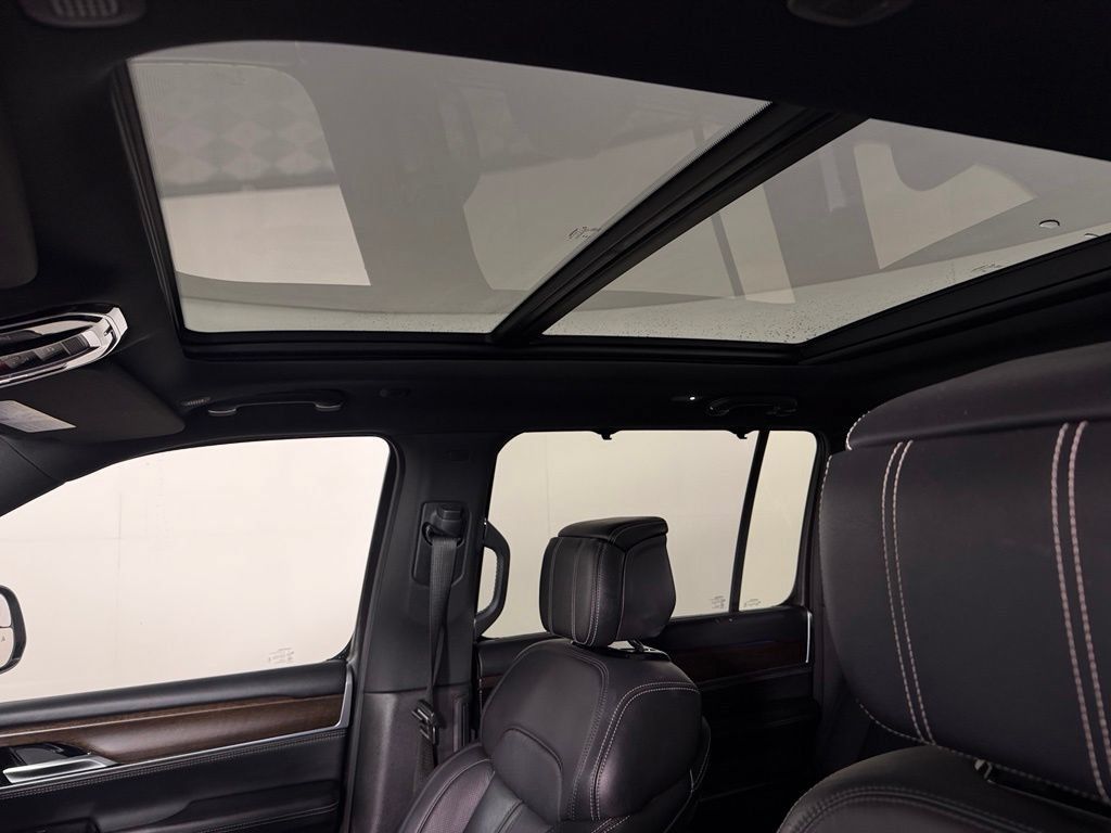 Certified 2023 Jeep Grand Wagoneer 4WD w/ Flexible Seating Group image 20