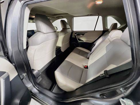 Used 2019 Toyota RAV4 XLE Premium FWD image 29
