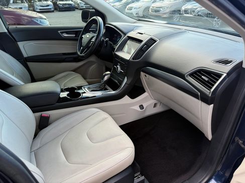 Used 2017 Ford Edge Titanium w/ Technology Package image 18