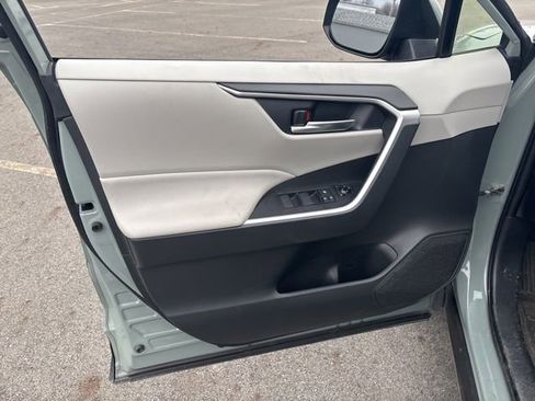 Used 2021 Toyota RAV4 XLE w/ Convenience Package image 36