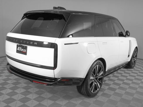 Used 2025 Land Rover Range Rover SE image 5