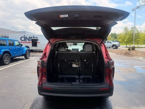 Used 2025 Toyota Sienna XLE w/ XLE Plus Package AWD/4WD image 42