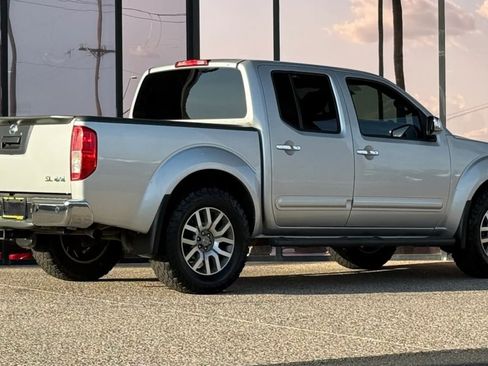 Used 2013 Nissan Frontier SL w/ Moonroof Pkg AWD/4WD image 12