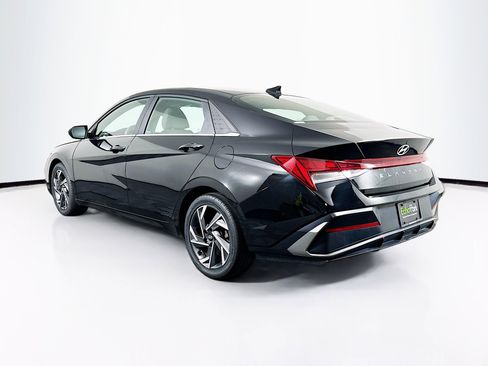 Used 2025 Hyundai Elantra SEL FWD image 5