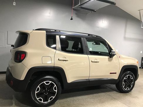 Used 2016 Jeep Renegade Trailhawk image 3