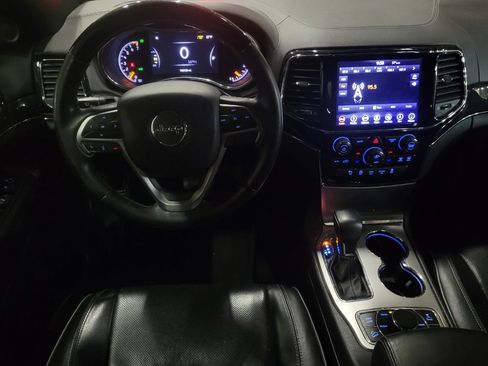 Used 2019 Jeep Grand Cherokee Overland AWD/4WD image 22