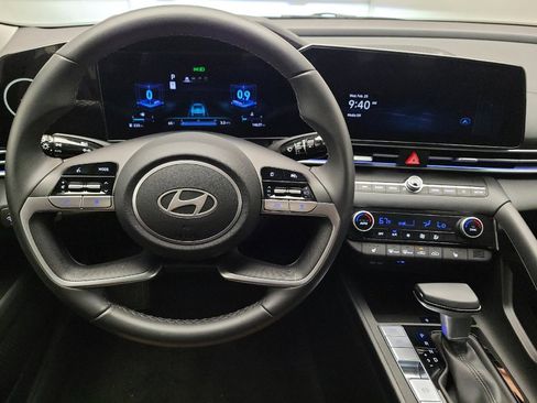 Used 2025 Hyundai Elantra SEL FWD image 22