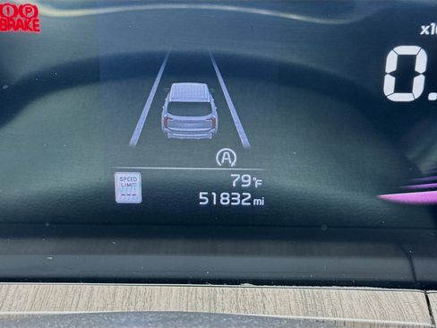 Used 2024 Kia Telluride EX w/ EX Captain's Chair Package image 8